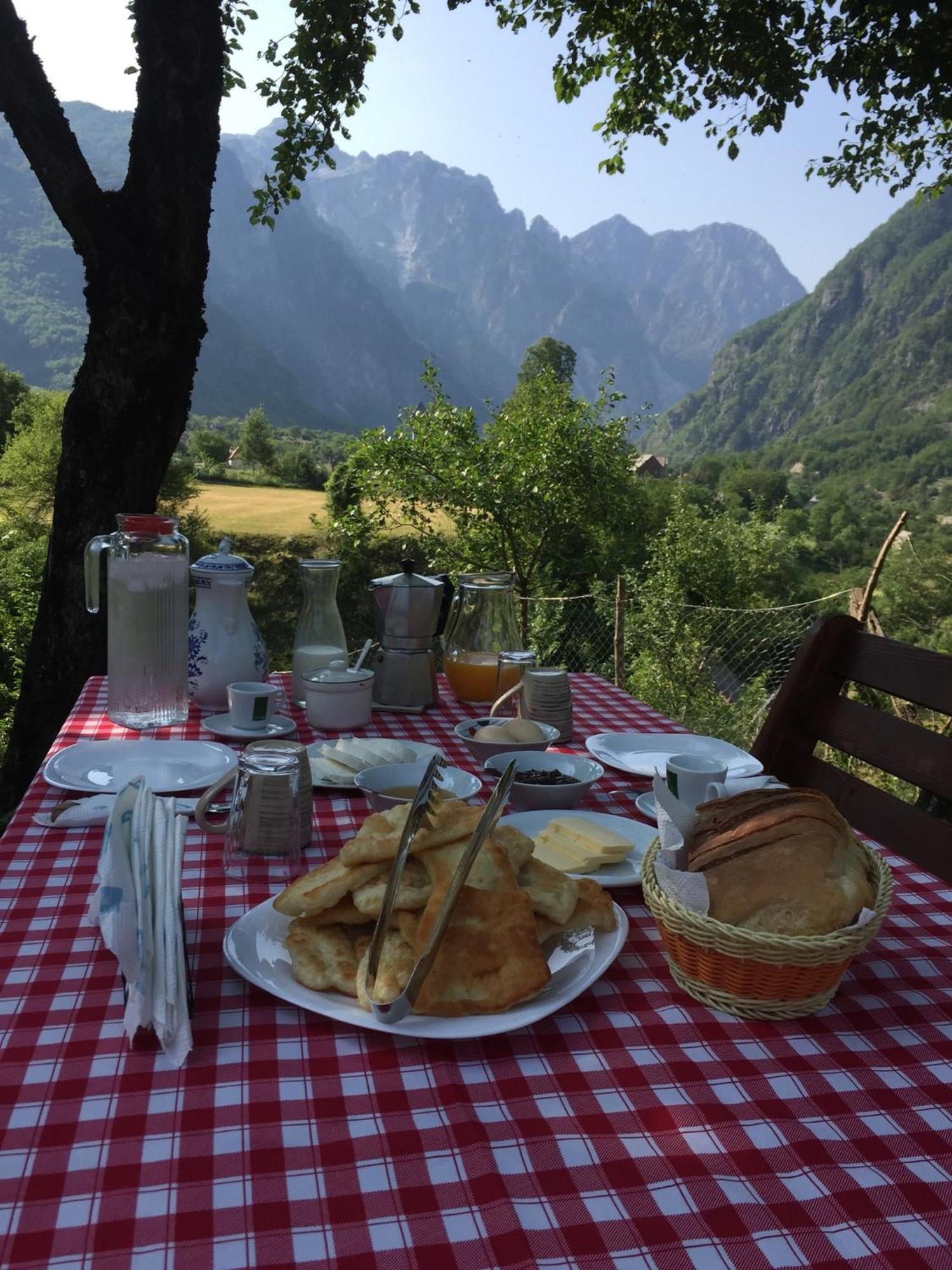 Bujtina Pllumi Theth Bed & Breakfast エクステリア 写真