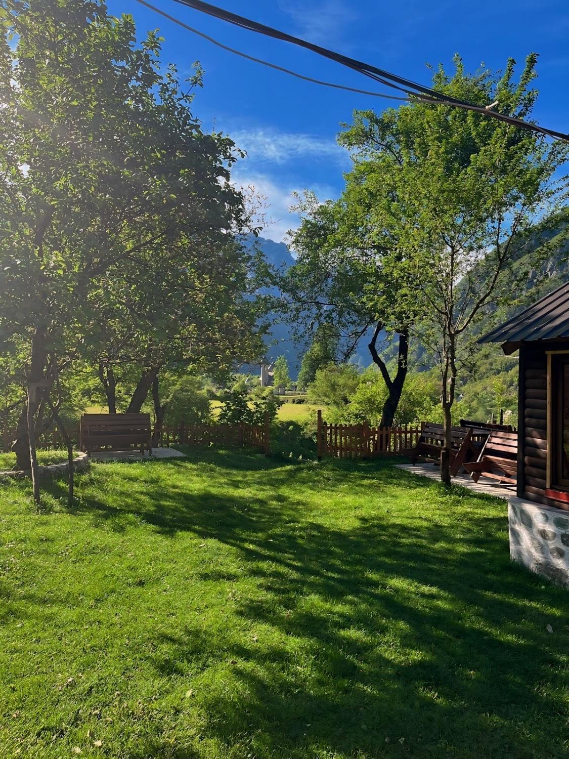 Bujtina Pllumi Theth Bed & Breakfast エクステリア 写真