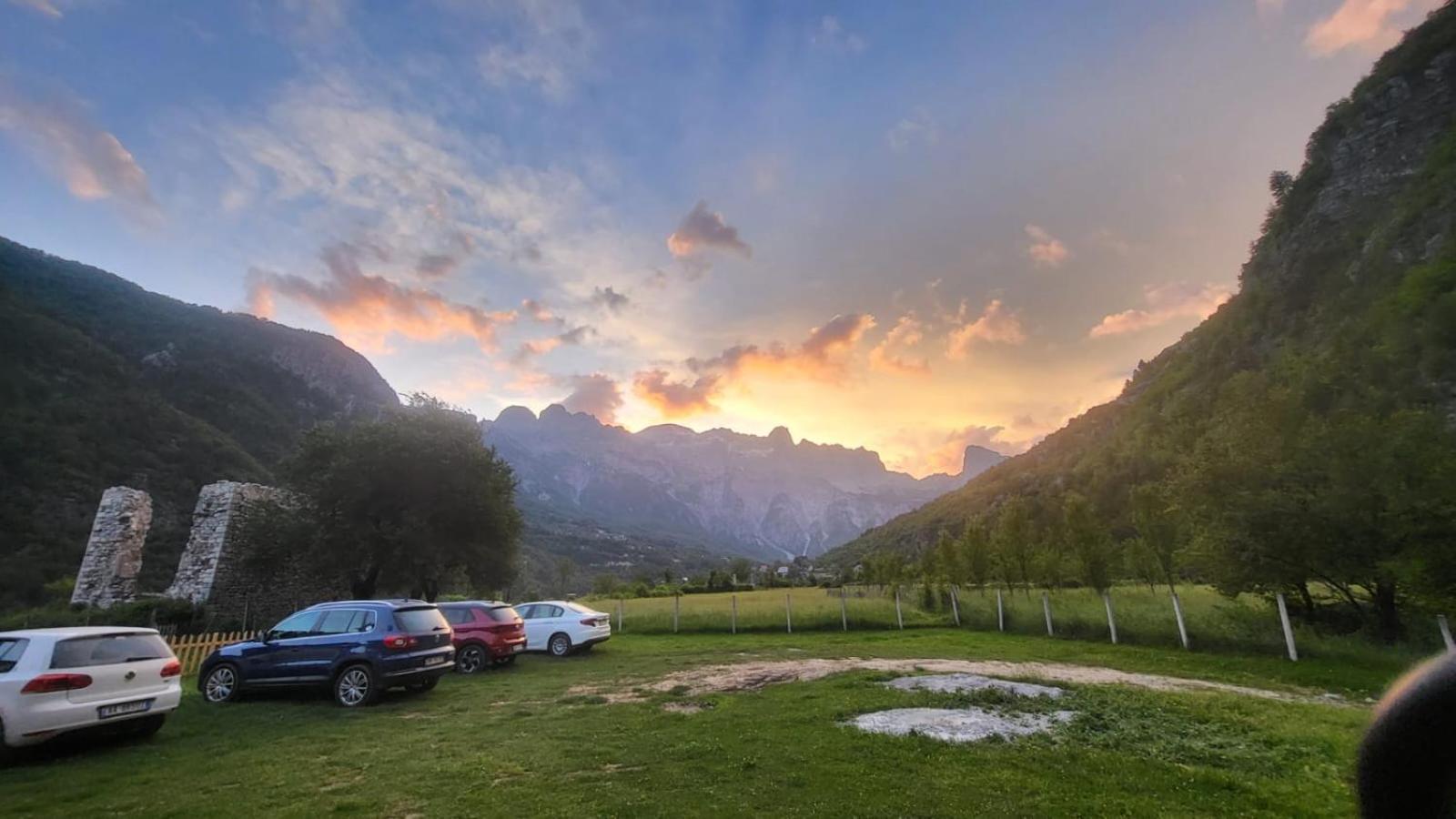 Bujtina Pllumi Theth Bed & Breakfast エクステリア 写真