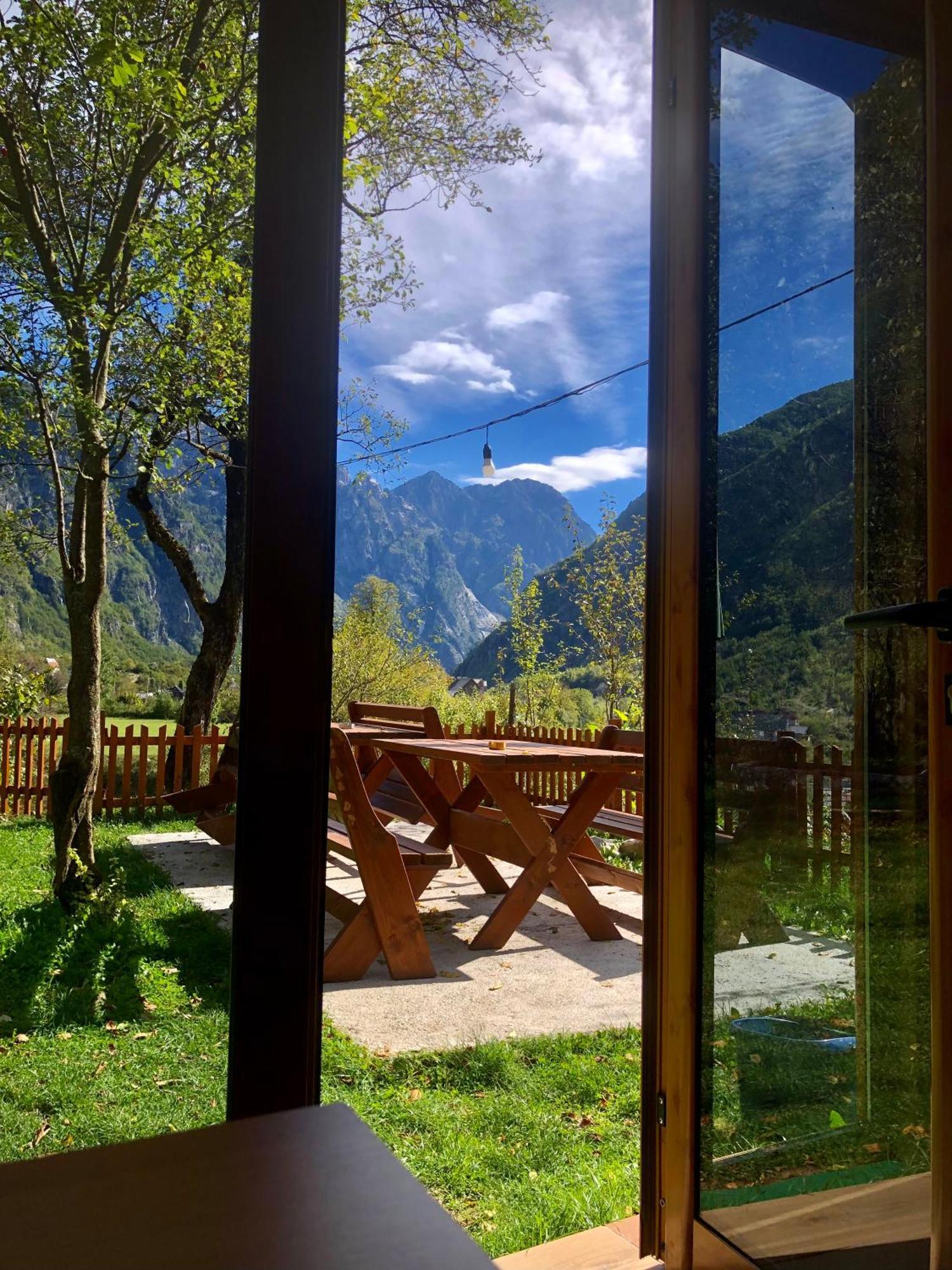 Bujtina Pllumi Theth Bed & Breakfast エクステリア 写真