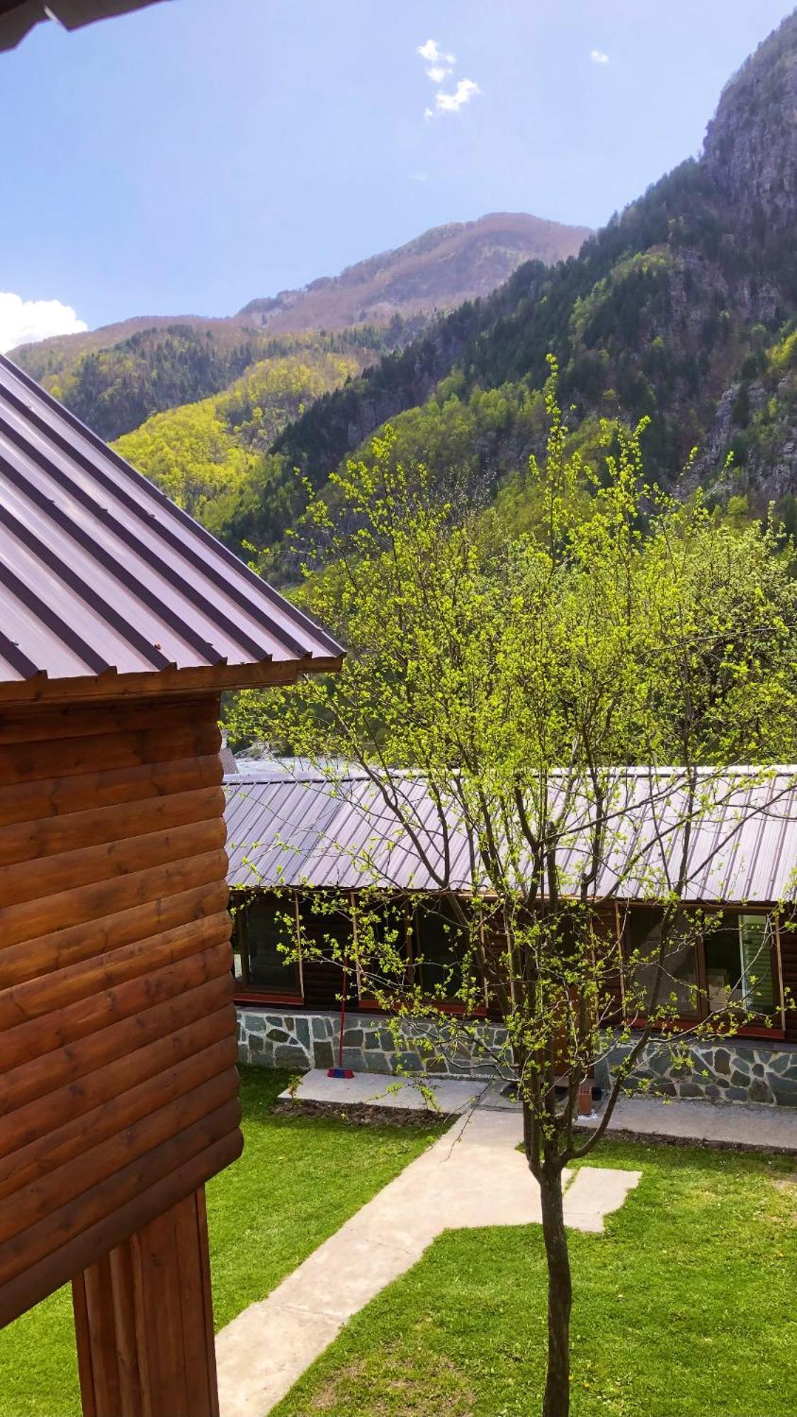 Bujtina Pllumi Theth Bed & Breakfast エクステリア 写真