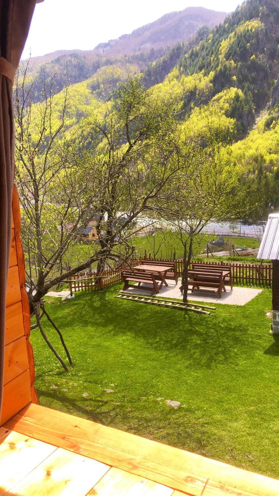 Bujtina Pllumi Theth Bed & Breakfast エクステリア 写真