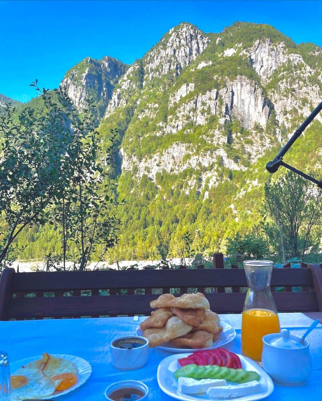 Bujtina Pllumi Theth Bed & Breakfast エクステリア 写真